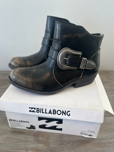Size 8.5 Billabong Buckle Boots